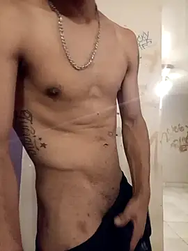 Snapshot of LeonRoots chatting on February 10, 2026, 8:35 pm LeonRoots online show from February 10, 2026, 8:35 pm