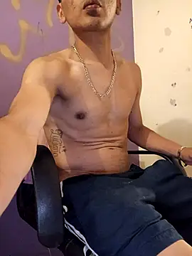 Snapshot of LeonRoots chatting on February 18, 2026, 7:48 am LeonRoots online show from February 18, 2026, 7:48 am