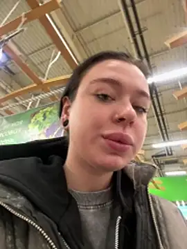 AlishaPrettyBlade online show from March 11, 2026, 9:04 am