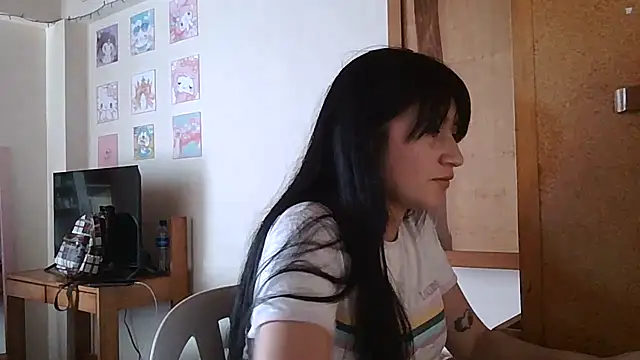 Arielle lov online show from November 12, 2025, 7:35 pm