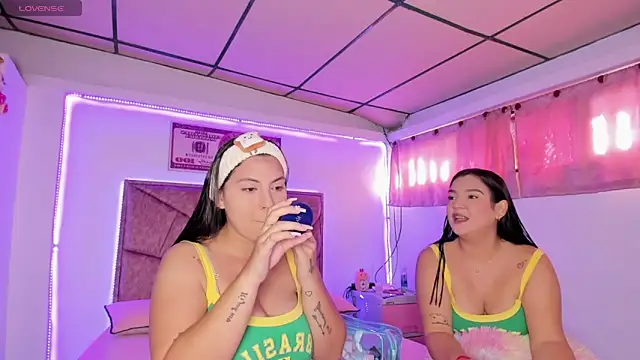 Cristal Smith20 online show from December 15, 2025, 12:53 pm