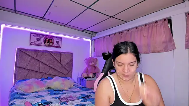 Cristal Smith20 online show from April 15, 2026, 1:07 pm