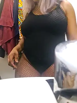 Snapshot of Louna45dv chatting on February 17, 2025, 7:53 pm Louna45dv online show from February 17, 2025, 7:53 pm