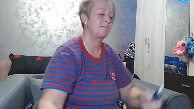 RosesandLillies online show from January 15, 2026, 4:44 pm