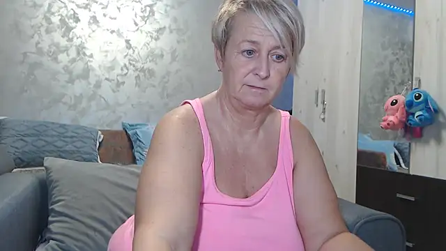 RosesandLillies online show from February 3, 2026, 6:24 pm