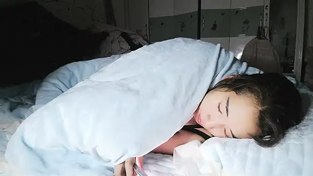 hebe-02 online show from November 19, 2025, 2:39 pm