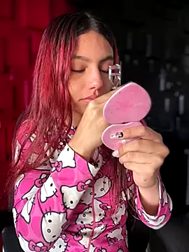 Snapshot of Emily-teen chatting on November 4, 2025, 1:43 pm Emily-teen online show from November 4, 2025, 1:43 pm