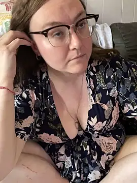 HTXBELLE online show from March 6, 2025, 3:24 pm