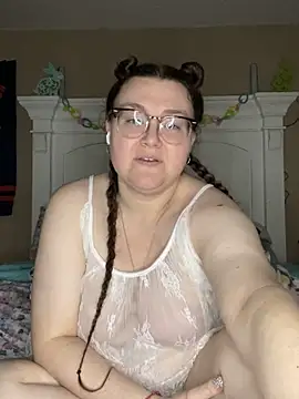 HTXBELLE online show from March 8, 2025, 9:39 am