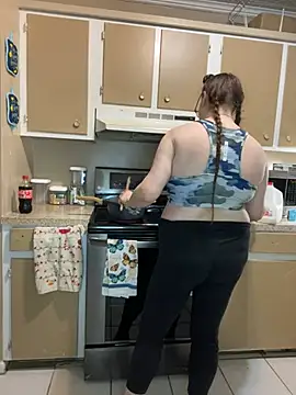 HTXBELLE online show from March 17, 2025, 2:08 am