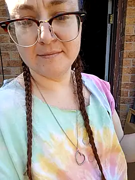 HTXBELLE online show from September 27, 2025, 2:11 pm