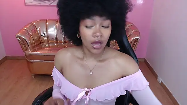 Snapshot of catalina25_t chatting on November 26, 2025, 7:48 pm catalina25 t online show from November 26, 2025, 7:48 pm