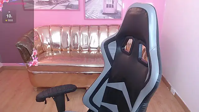 Snapshot of catalina25_t chatting on December 17, 2025, 7:53 pm catalina25 t online show from December 17, 2025, 7:53 pm