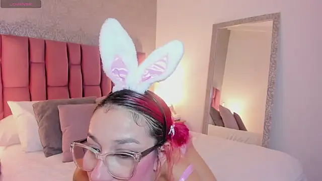 Snapshot of AbellaFox_ chatting on November 18, 2025, 7:29 pm AbellaFox online show from November 18, 2025, 7:29 pm