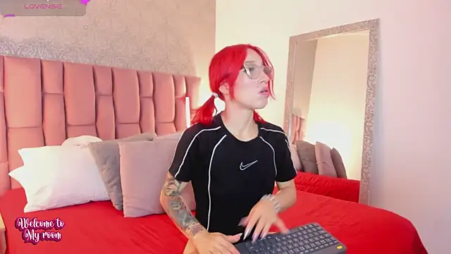 Snapshot of AbellaFox_ chatting on November 22, 2025, 7:24 pm AbellaFox online show from November 22, 2025, 7:24 pm