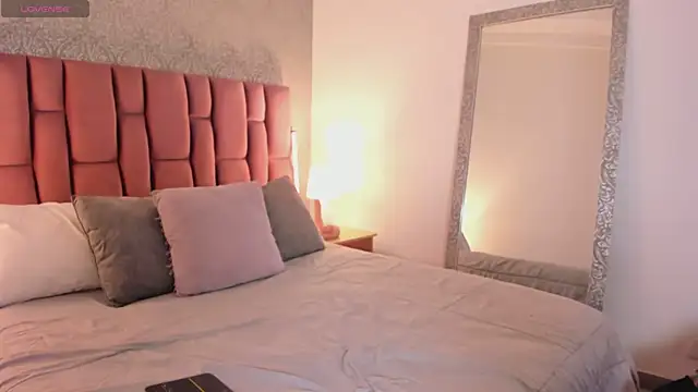 Snapshot of AbellaFox_ chatting on November 28, 2025, 5:48 pm AbellaFox online show from November 28, 2025, 5:48 pm