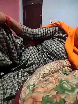 Snapshot of indian_couple4 chatting on February 20, 2025, 4:14 pm indian couple4 online show from February 20, 2025, 4:14 pm