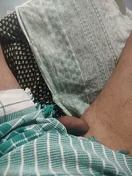 Snapshot of indian_couple4 chatting on October 27, 2025, 1:31 am indian couple4 online show from October 27, 2025, 1:31 am