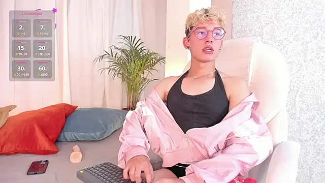 Snapshot of iiangel_ chatting on February 21, 2025, 3:34 am iiangel online show from February 21, 2025, 3:34 am