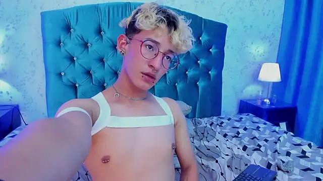 Snapshot of iiangel_ chatting on March 4, 2025, 5:53 am iiangel online show from March 4, 2025, 5:53 am