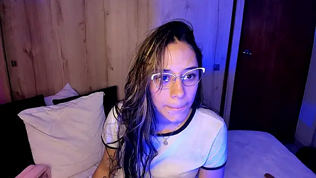 Snapshot of TANIA_06 chatting on April 25, 2026, 1:14 pm TANIA 06 online show from April 25, 2026, 1:14 pm