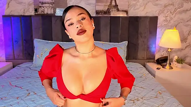 Snapshot of LiaHilton2 chatting on October 10, 2025, 1:43 pm LiaHilton2 online show from October 10, 2025, 1:43 pm