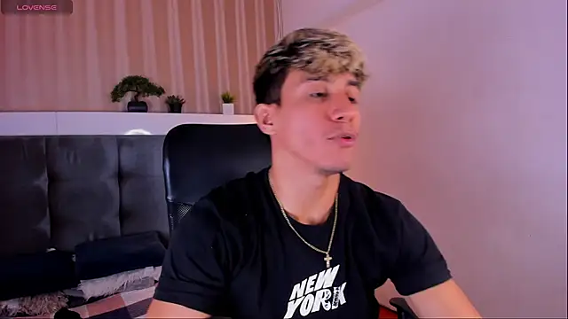 Allex Cano online show from March 18, 2025, 3:10 pm