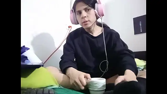 Snapshot of Baby_VI_fem chatting on March 2, 2025, 6:27 am Baby VI fem online show from March 2, 2025, 6:27 am