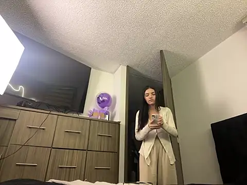 Snapshot of DesireLuxe chatting on March 10, 2025, 4:49 am DesireLuxe online show from March 10, 2025, 4:49 am