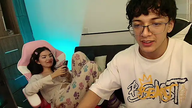 Snapshot of DesireLuxe chatting on November 13, 2025, 6:56 am DesireLuxe online show from November 13, 2025, 6:56 am