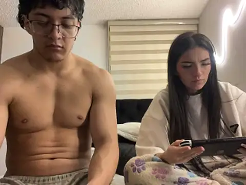 DesireLuxe online show from April 8, 2026, 9:20 am