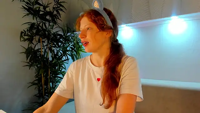 Sandra Wi1son online show from November 17, 2025, 1:33 am