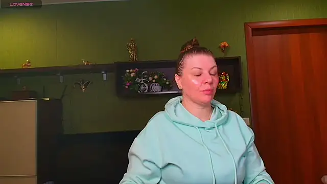 VeronikawGold online show from April 9, 2026, 6:46 pm