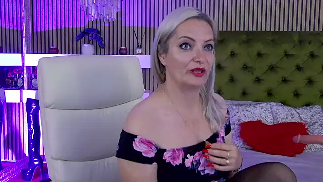Snapshot of LadyTouch chatting on May 7, 2026, 5:40 pm LadyTouch online show from May 7, 2026, 5:40 pm