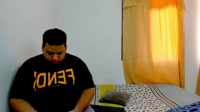 MICHAEL AND SHARON online show from February 5, 2026, 6:56 pm