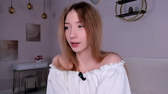 SunnivaCovil online show from September 10, 2025, 2:06 pm