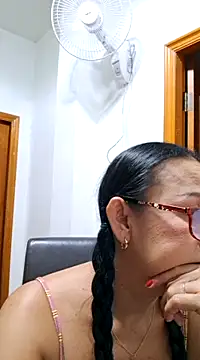 Snapshot of asiancouple13 chatting on February 19, 2025, 3:49 pm asiancouple13 online show from February 19, 2025, 3:49 pm