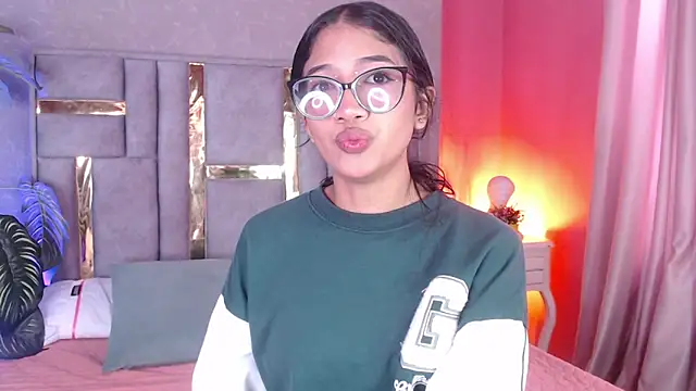 Tyla Ks online show from November 4, 2025, 7:35 pm