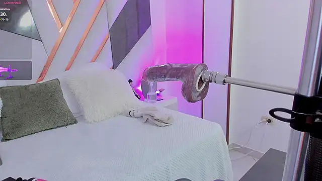 cutie sarax1 online show from September 25, 2025, 12:31 pm