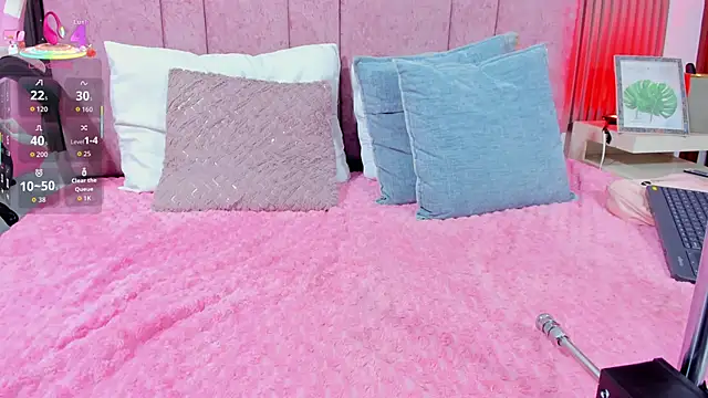 cutie sarax1 online show from November 23, 2025, 1:11 pm