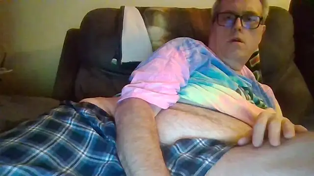 Snapshot of Smallone327 chatting on September 19, 2025, 3:52 am Smallone327 online show from September 19, 2025, 3:52 am