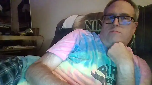 Snapshot of Smallone327 chatting on September 20, 2025, 4:24 am Smallone327 online show from September 20, 2025, 4:24 am