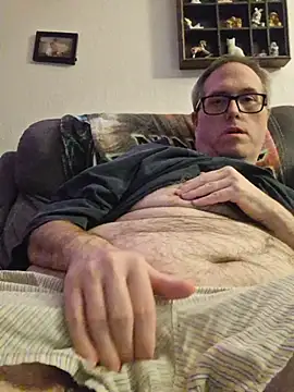 Snapshot of Smallone327 chatting on November 8, 2025, 6:35 am Smallone327 online show from November 8, 2025, 6:35 am