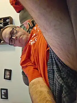 Snapshot of Smallone327 chatting on November 9, 2025, 5:17 am Smallone327 online show from November 9, 2025, 5:17 am