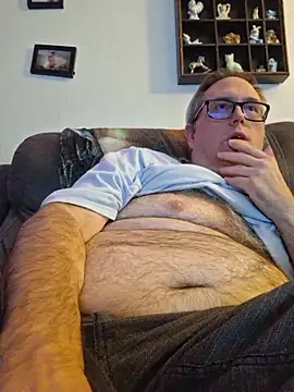 Snapshot of Smallone327 chatting on November 17, 2025, 3:45 am Smallone327 online show from November 17, 2025, 3:45 am