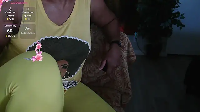 Snapshot of Queenanitadix chatting on February 3, 2025, 12:04 am Queenanitadix online show from February 3, 2025, 12:04 am