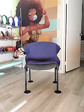 Snapshot of Queenanitadix chatting on November 28, 2025, 9:28 pm Queenanitadix online show from November 28, 2025, 9:28 pm