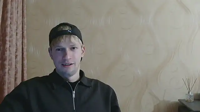 Snapshot of frama666 chatting on April 16, 2026, 9:39 pm frama666 online show from April 16, 2026, 9:39 pm