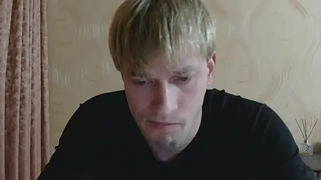Snapshot of frama666 chatting on April 19, 2026, 6:10 pm frama666 online show from April 19, 2026, 6:10 pm