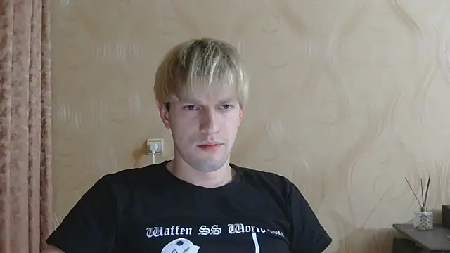 Snapshot of frama666 chatting on May 17, 2026, 8:16 pm frama666 online show from May 17, 2026, 8:16 pm